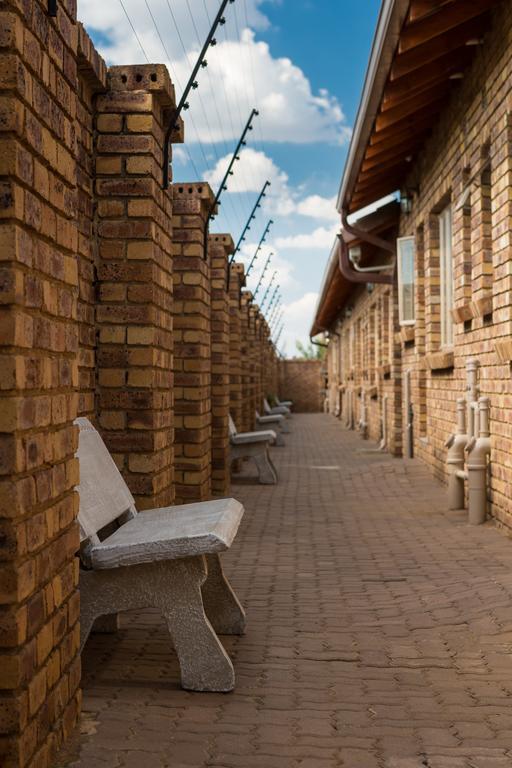 Rudman Townhouses - Or Tambo Airport Боксбурґ Екстер'єр фото